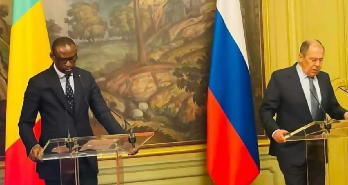 Le ministre malien des Affaires étrangères Abdoulaye Diop lors d'un point de presse Ã  la suite des négociations avec son homologue russe SergueÃ¯ Lavrov.