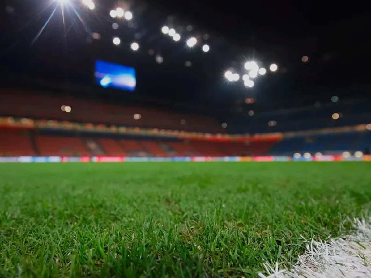 Match de football dans un stade de football