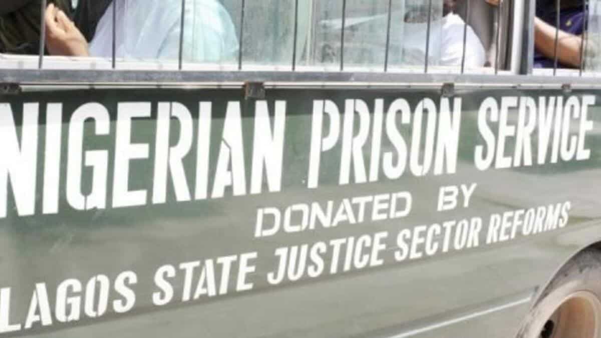 Nigeria: 300 détenus dont 60 jihadistes s'évadent après une attaque présumée de Boko Haram