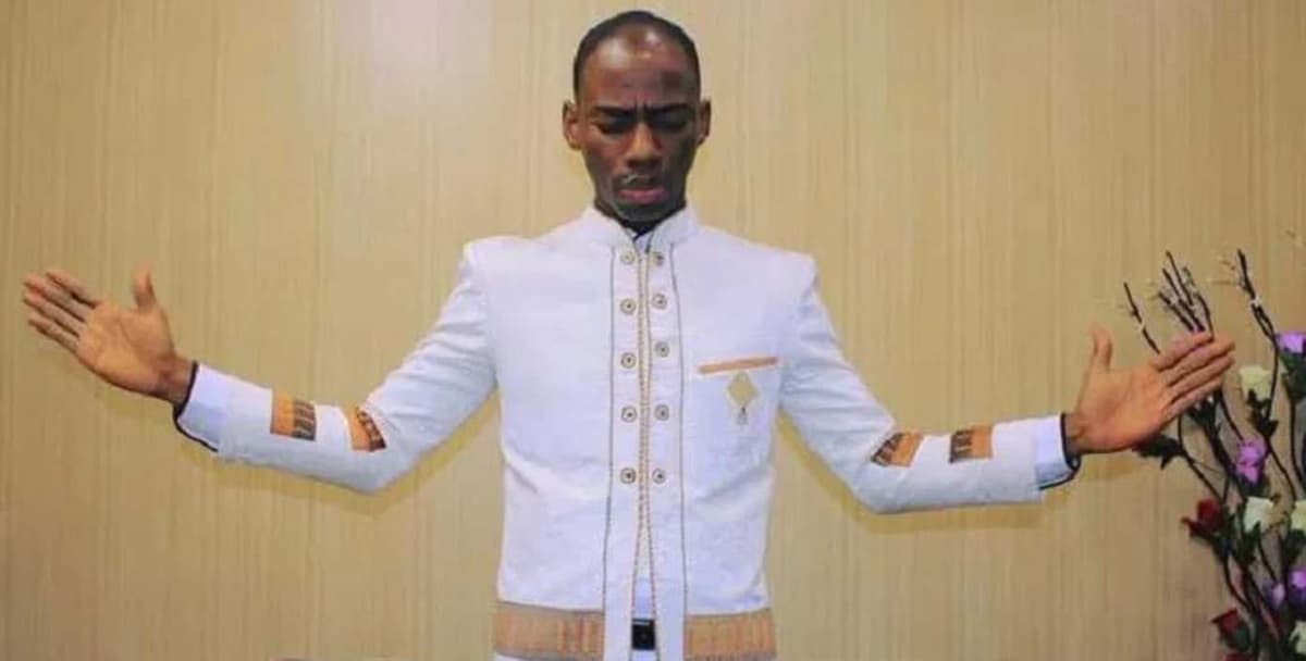 Camille Makosso, Facebook