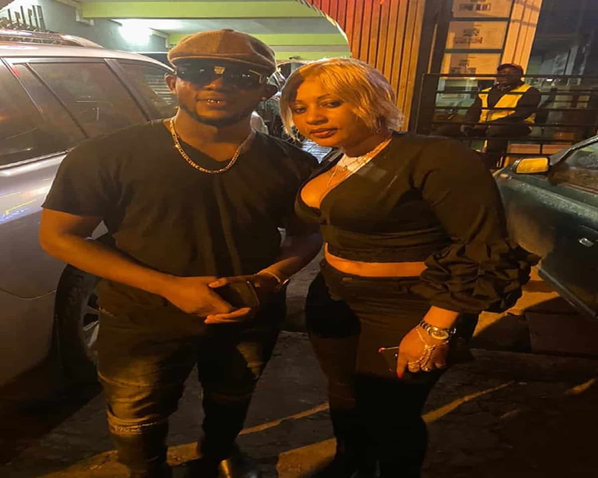 Cameroun: Tenor et Emma Dobre s’offrent une virée nocturne à  Yaoundé