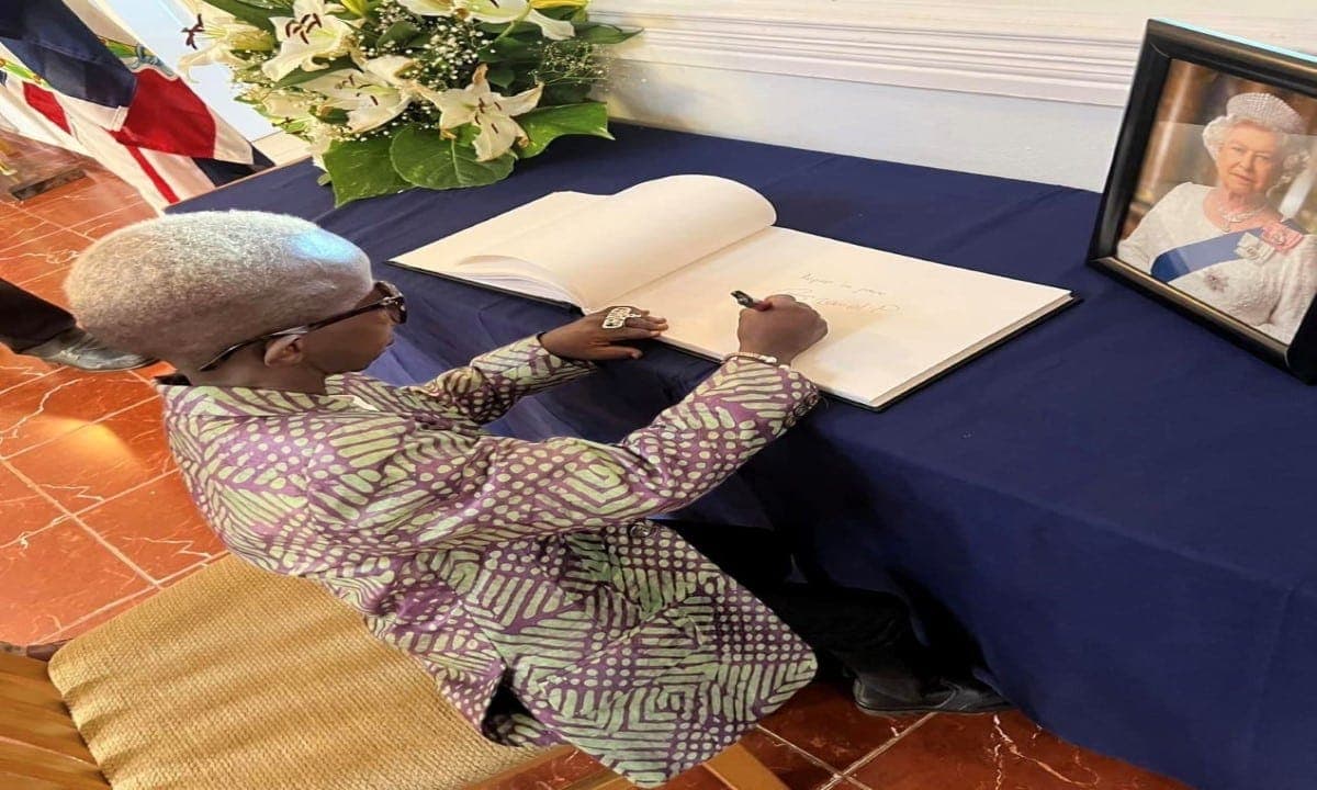 Mort de Elisabeth II: Grand P honore la mémoire de la reine britannique