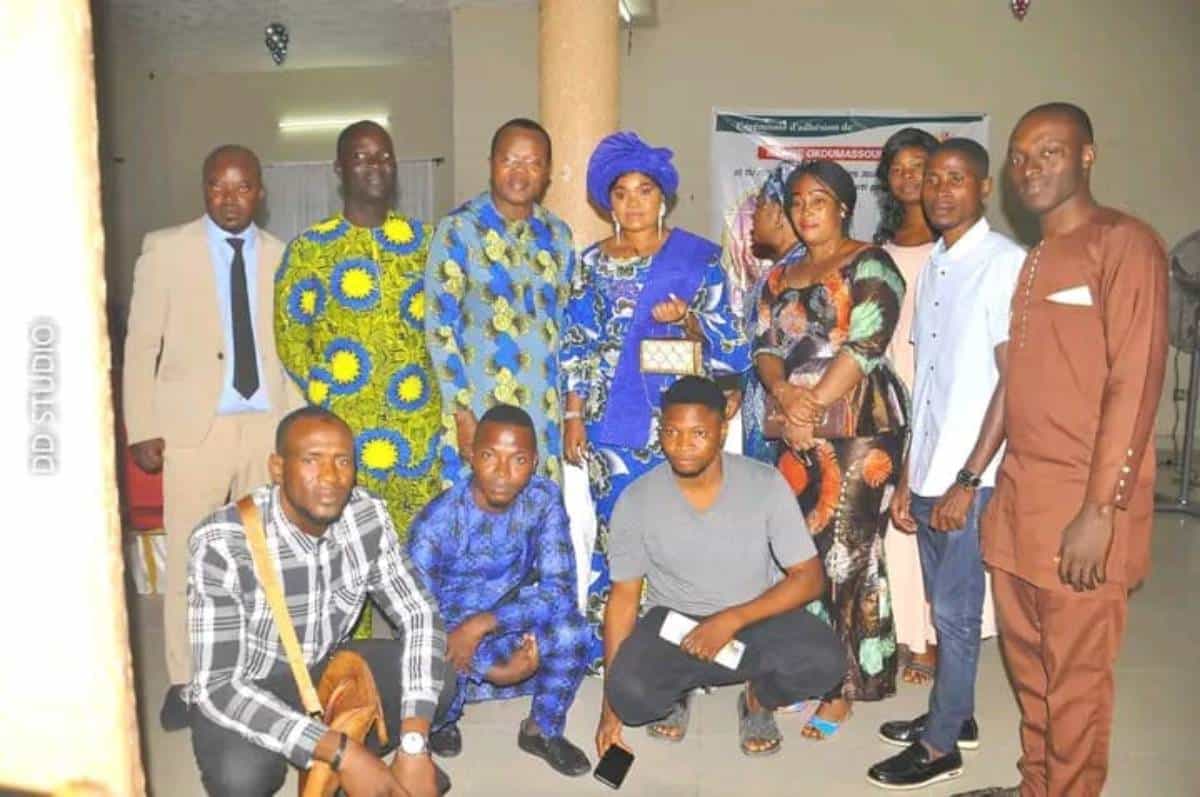Nadine Okoumassou avec des responsables du parti "Les Démocrates"