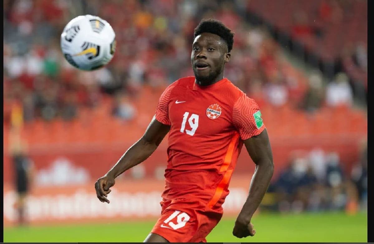 Alphonso Davies lors d'un match avec le Canada