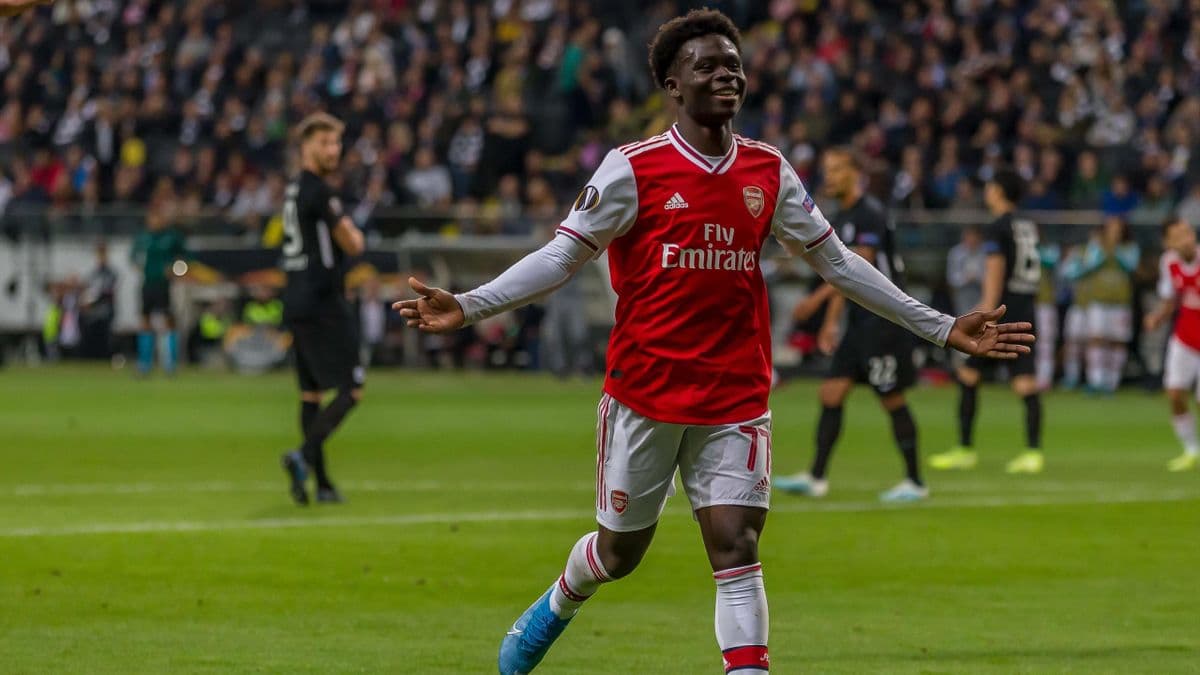 Bukayo Saka sous le maillot d'Arsenal