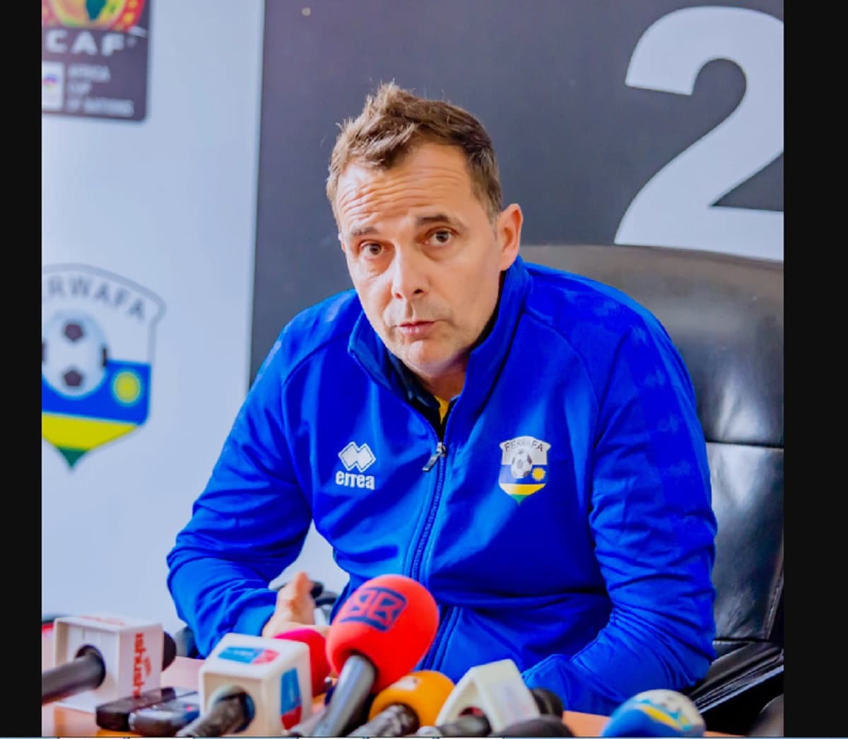 « Je n’ai pas peur » d’être licencié, Carlos Ferrer après Rwanda 0-2 Mozambique