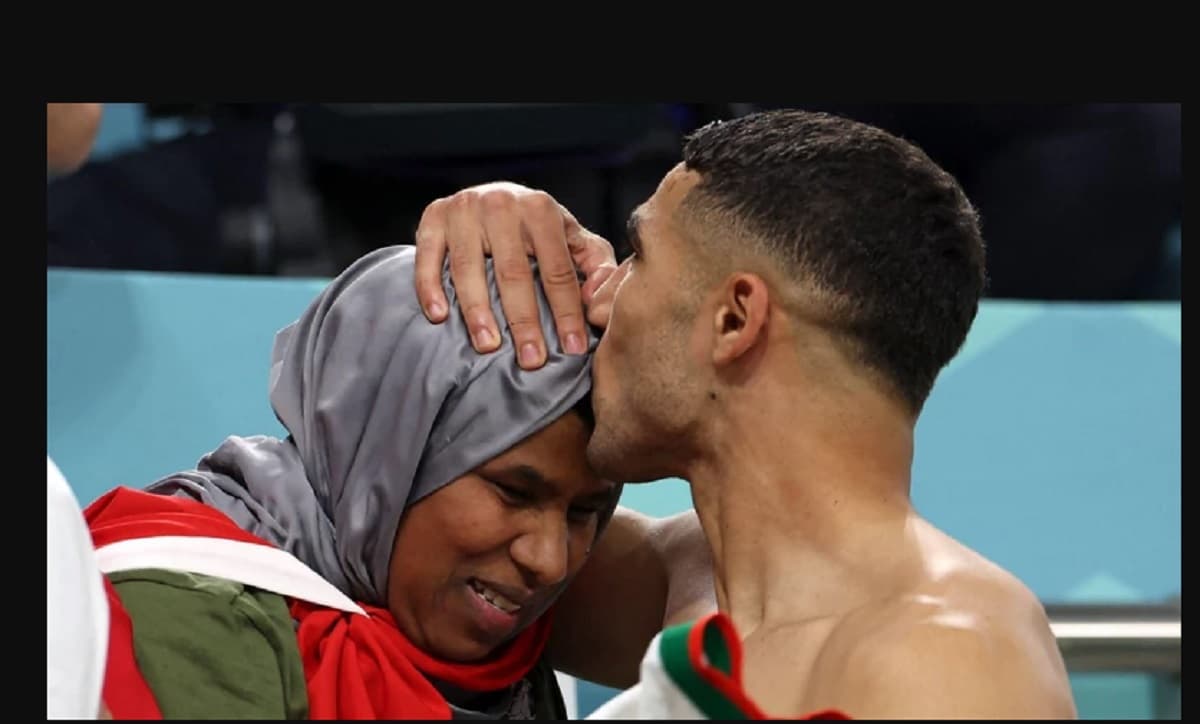 Achraf Hakimi et sa mère Saida Mouh