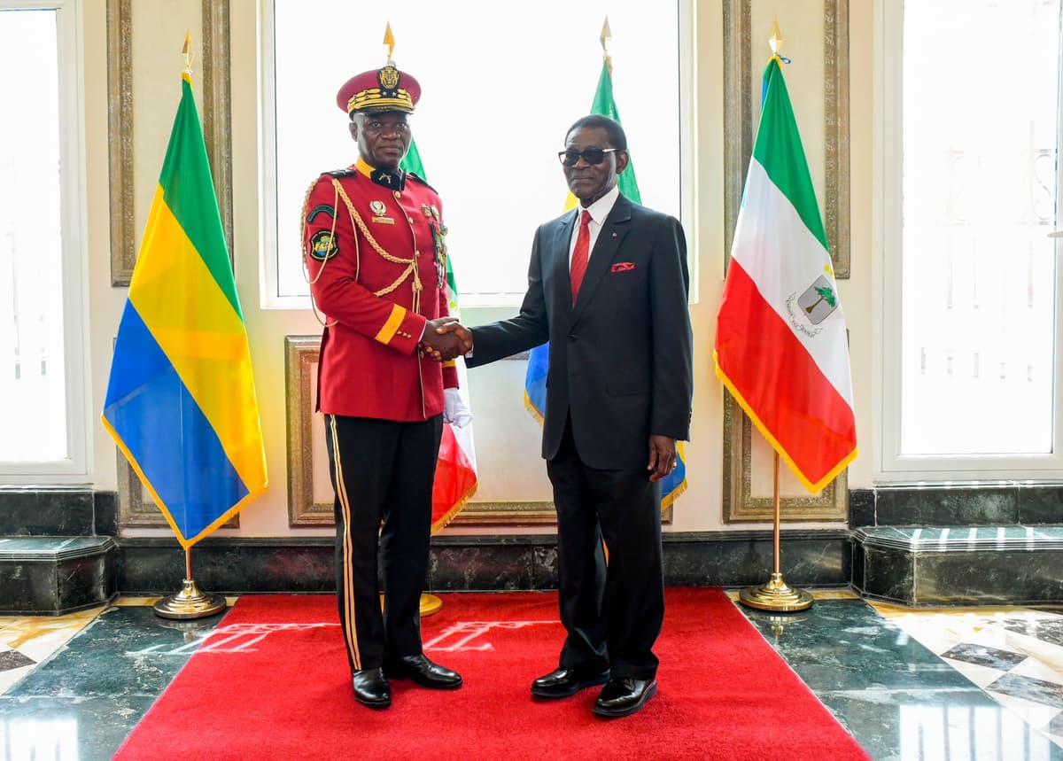 Le président de la transition gabonaise, le général Brice Clotaire Oligui Nguemaet son homologue équato-guinéen, le président Teorodo Obiang Nguema. Malabo le 20 septembre 2023.