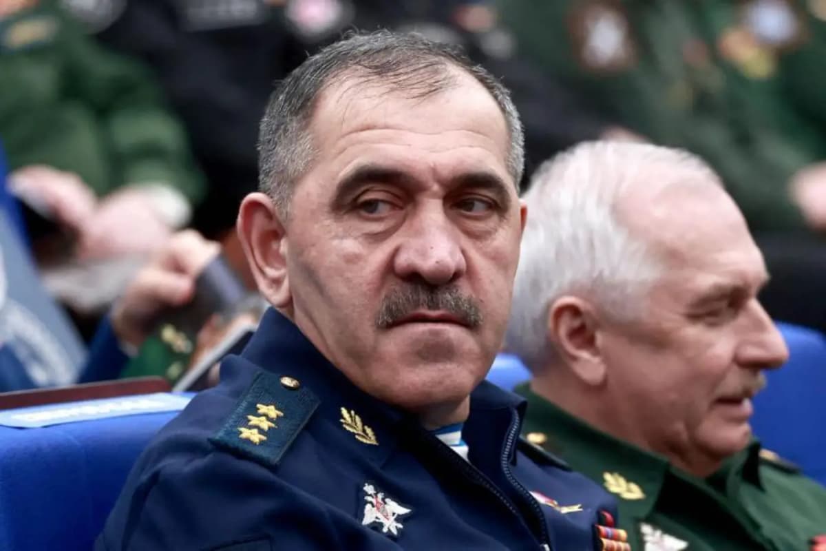 Le vice-ministre russe de la Défense, Yunus-Bek Yevkurov (Ã  gauche), assiste Ã  la réunion annuelle du Conseil du ministère de la Défense Ã  Moscou, Russie, 21 décembre 2022. Reuters