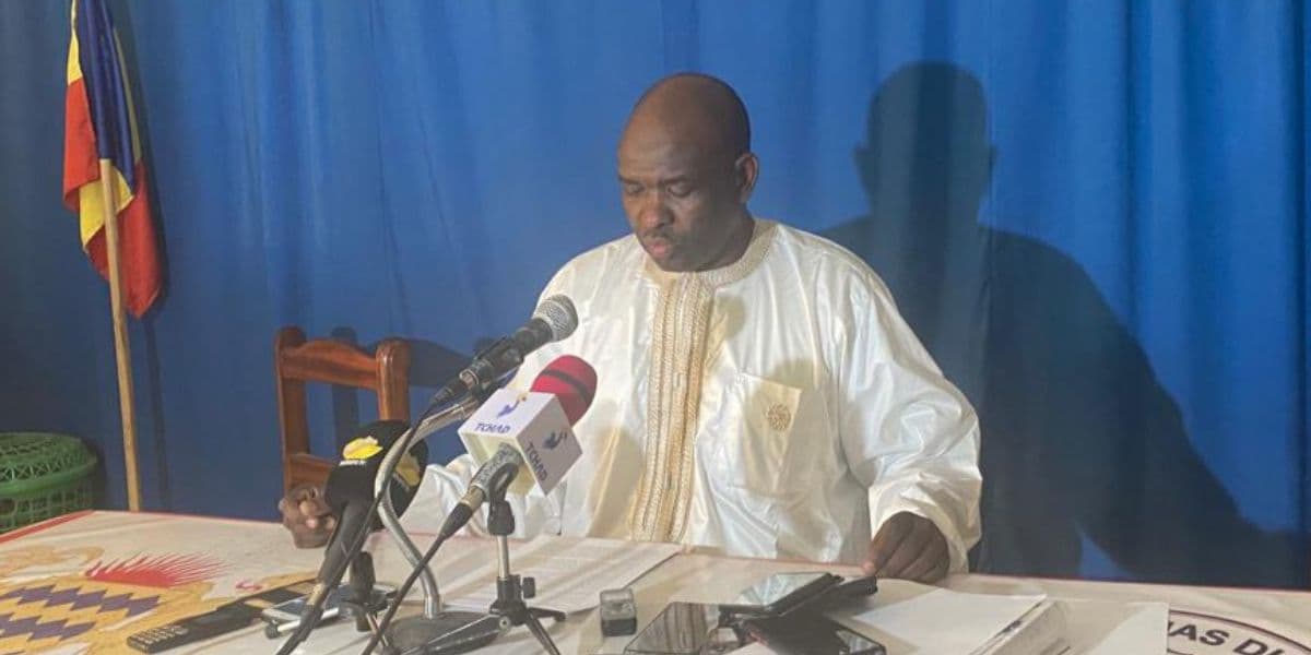 Portrait d'Abderamane Barka, journaliste tchadien engagé pour la liberté de la presse.