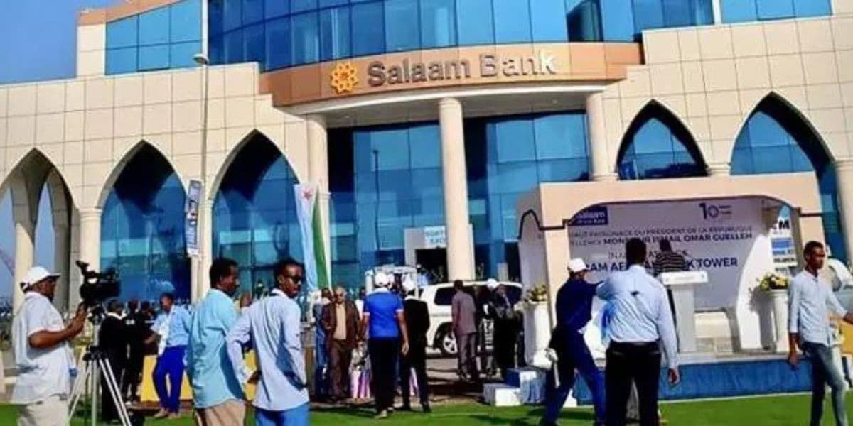 Logo de Salaam African Bank, première banque islamique en Ouganda.