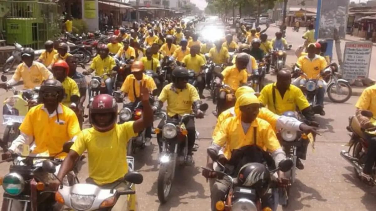 Cotonou met en place une carte professionnelle à QR code pour les conducteurs de taxi-moto et tricycles