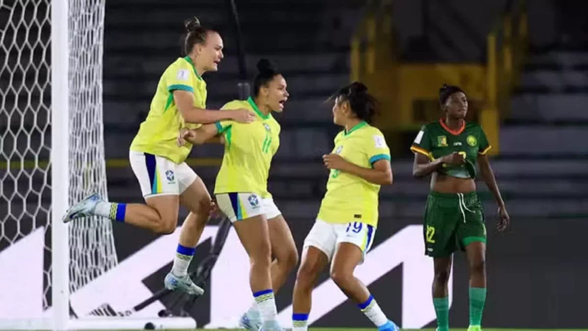 Des joueuses U20 du Brésil et du Cameroun