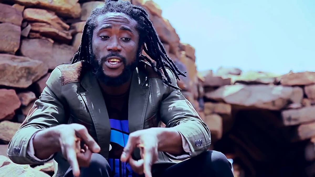 Burkina Faso: le chanteur Elie Kamano critique la Guinée et demande la nationalité burkinabè