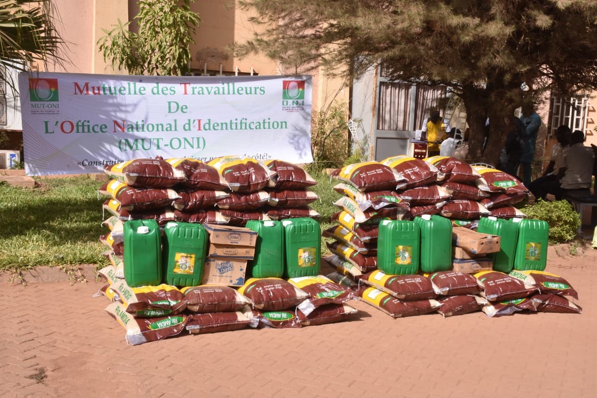 Burkina Faso : Office national d’identification remet des vivres aux veuves et orphelins des FDS tombées sur le champ de bataille