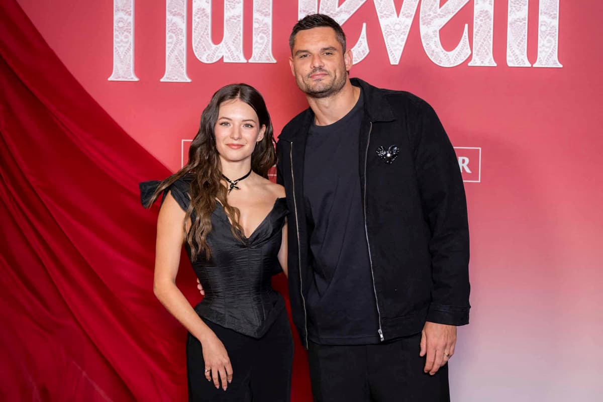 Florent Manaudou et Elsa Bois très proches à l’avant‑première du film Hurlevent