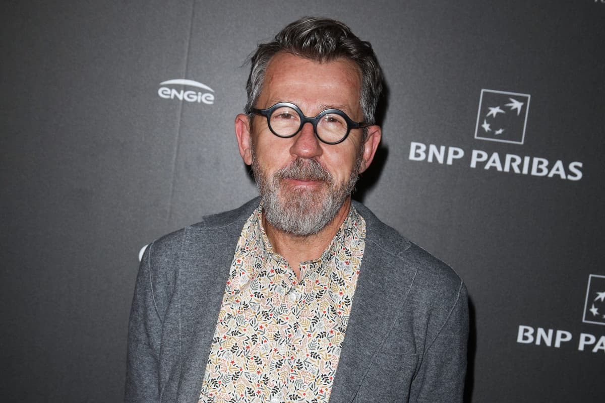 Jamy Gourmaud : sa maison des années 70 dans les Alpilles, murs saumon et piscine