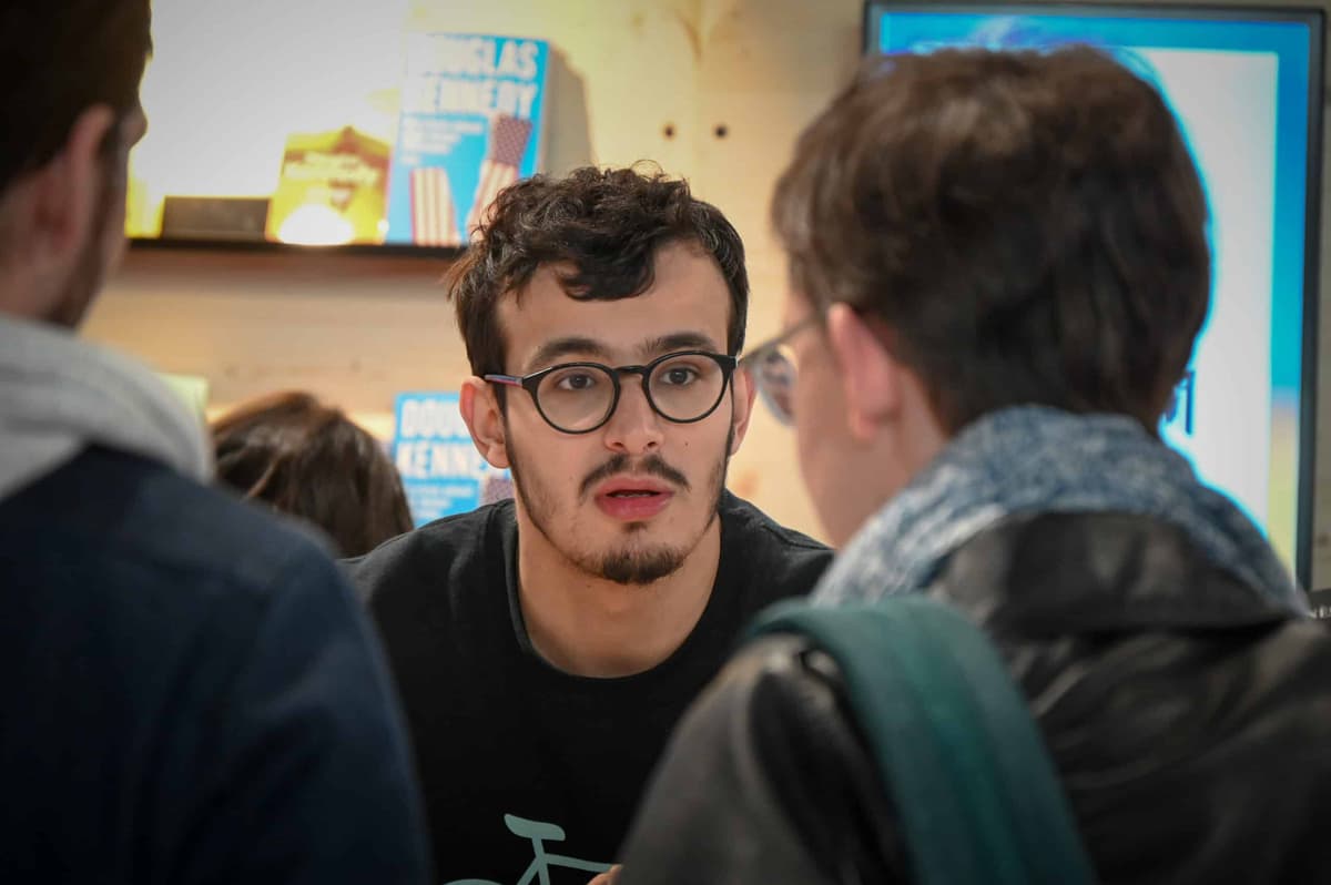 Paul El Kharrat rend ses adieux à Isabelle Mergault, qu’il redoutait dans Les Grosses Têtes