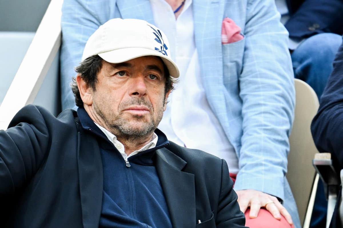 Patrick Bruel visé par un nouveau témoignage : « Je l’ai conduit aux toilettes et il m’a mis la main aux fesses »