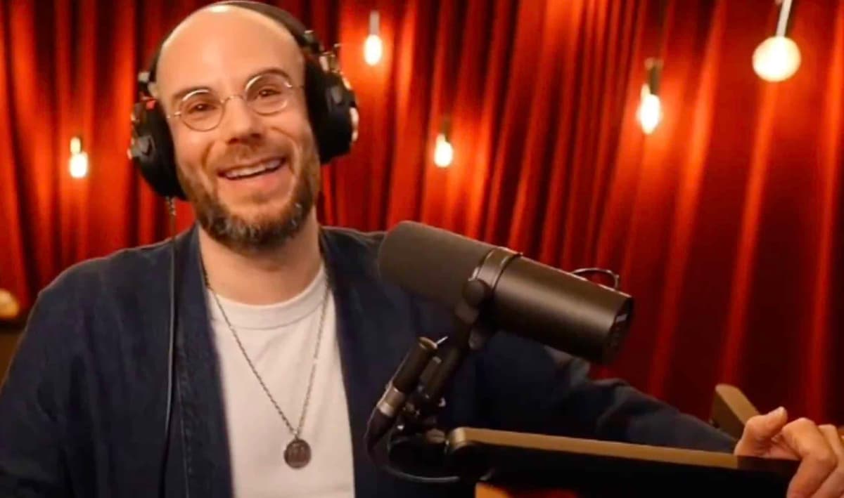 Clément Viktorovitch rit en évoquant la mort de Quentin Deranque