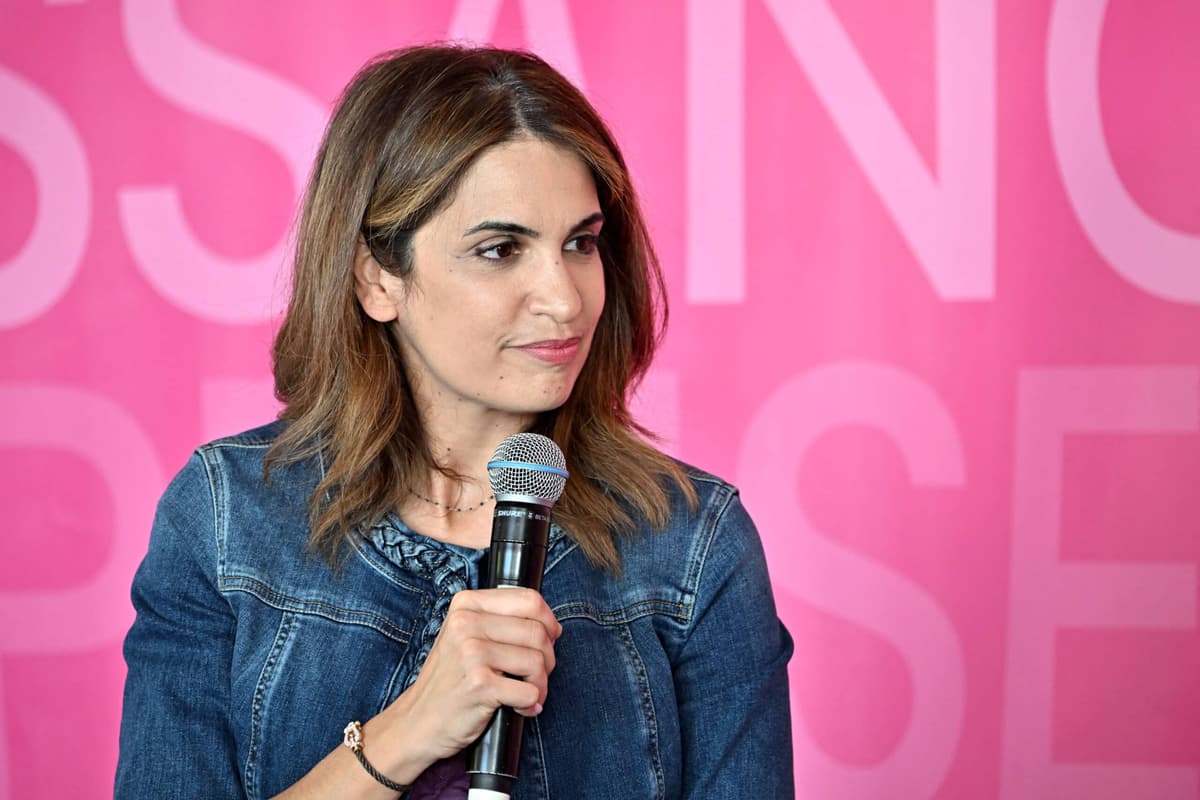 Sonia Mabrouk enceinte à 48 ans, absente de l’antenne de CNews