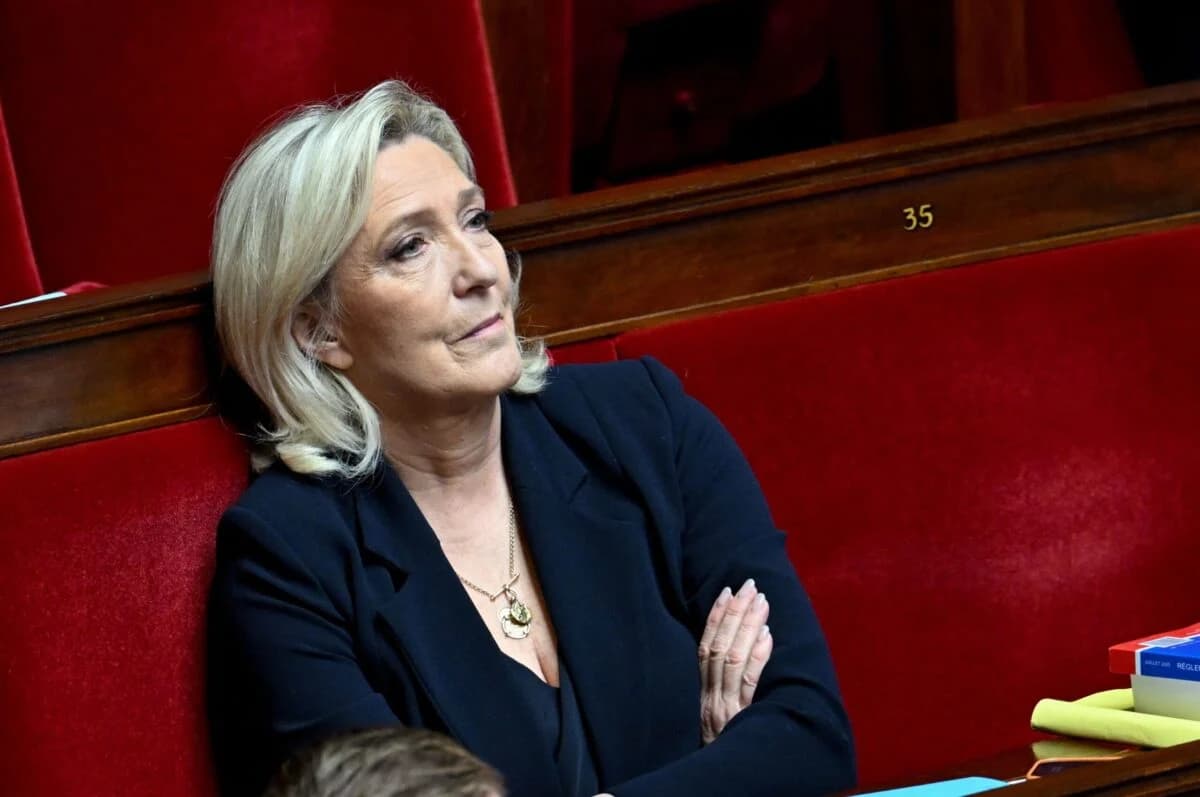 Marine Le Pen entachée, son ex Louis Aliot cité dans l’affaire Jeffrey Epstein