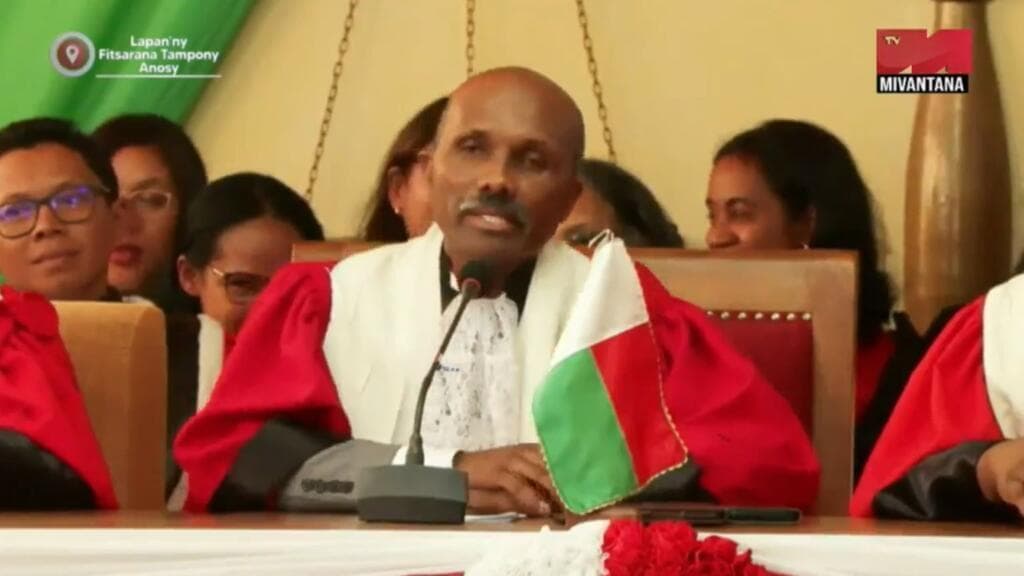 Gestion parallèle, frais privés, projets avortés: À Madagascar, un rapport pointe les dérives du régime déchu